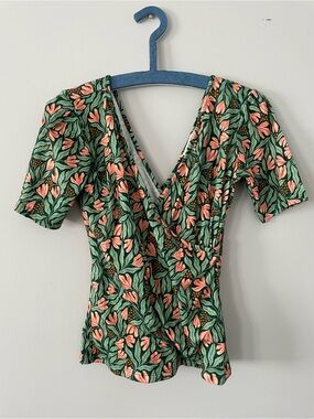 Meemoza 🇨🇦 Lara 3/4 sleeve top with crossover neckline